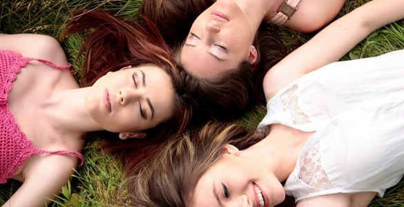 pourquoi les femmes vivent plus longtemps article